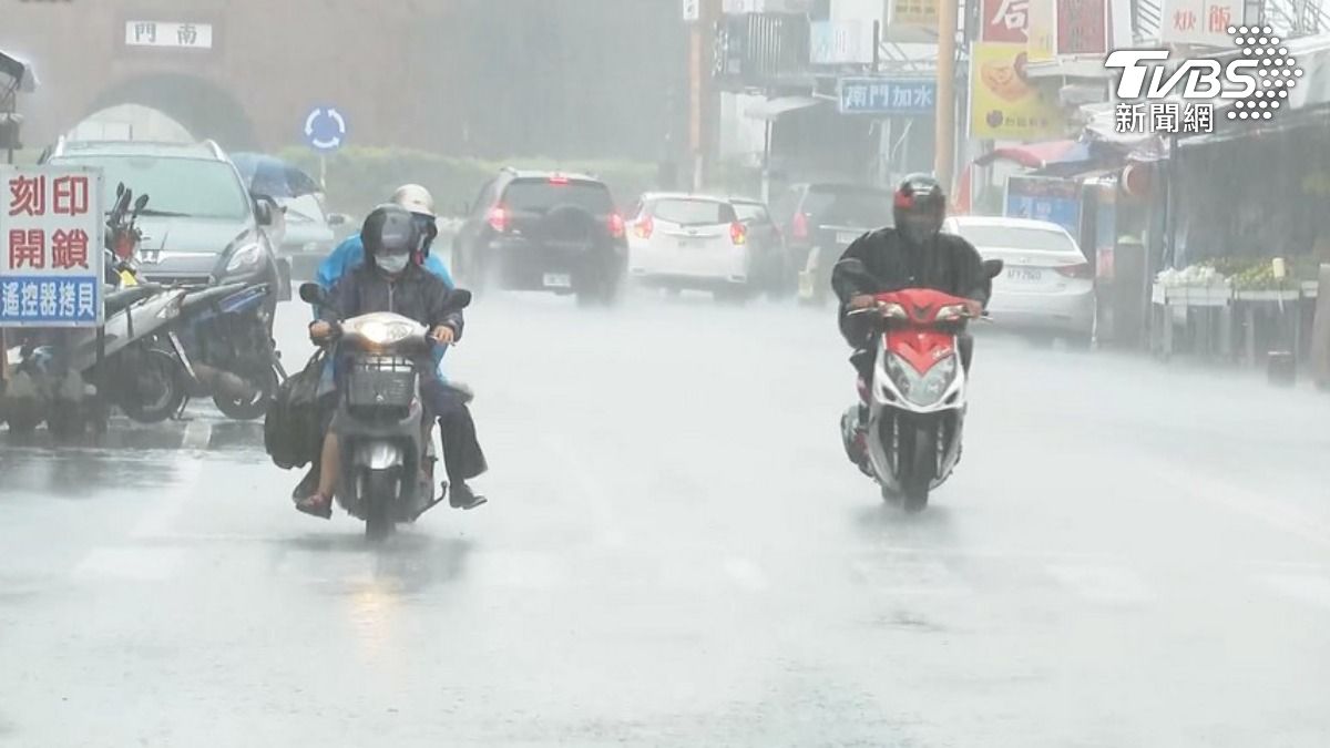 鄭明典說明，當年莫拉克就是類似此次颱風的雨帶。（示意圖／TVBS資料畫面）