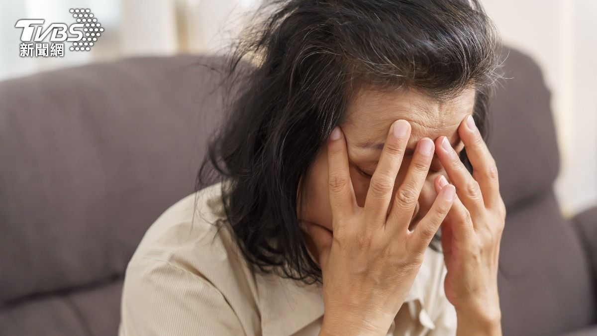 一名57歲婦女頭痛30年都治不好。（示意圖／shutterstock達志影像） 