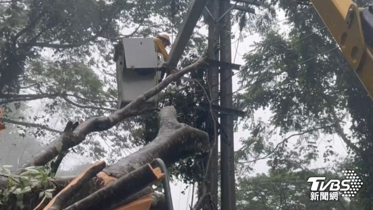 Typhoon Gaemi leaves nearly 500,000 without power in Taiwan (TVBS News) Typhoon Gaemi leaves nearly 500,000 without power in Taiwan