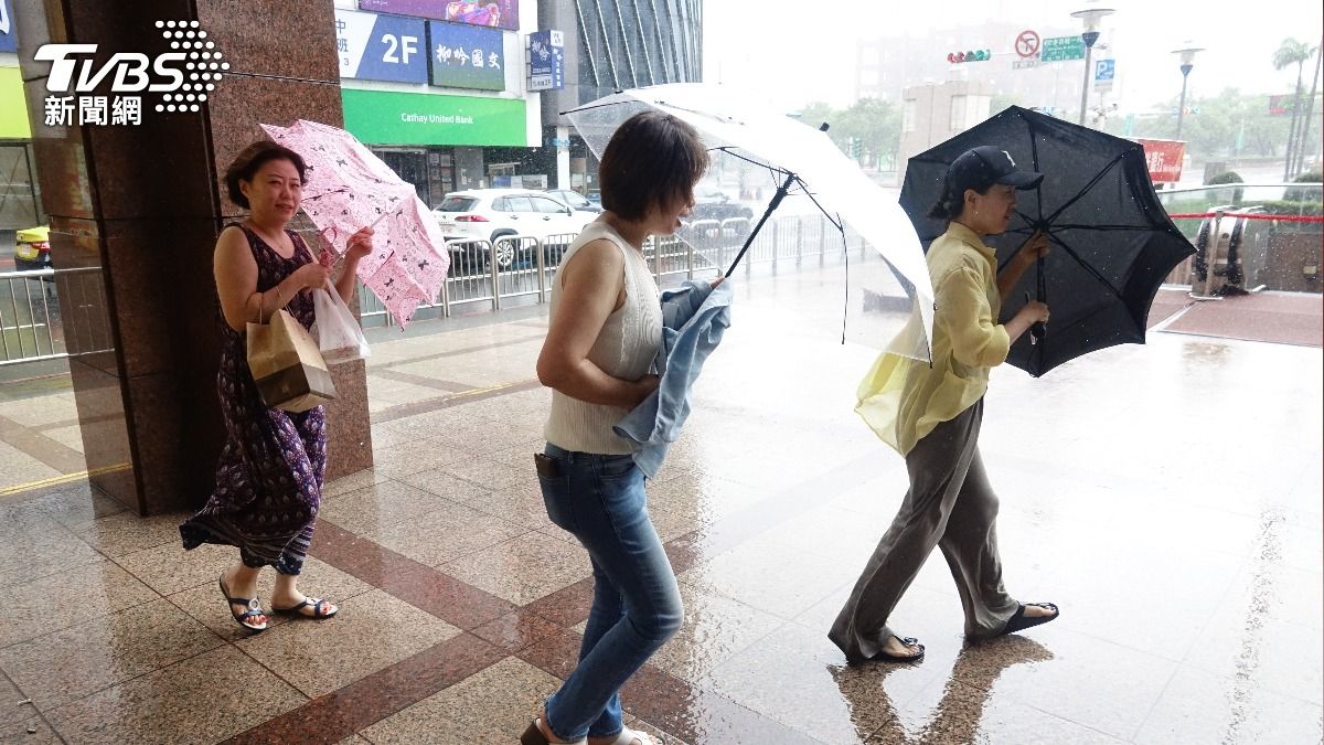 颱風,颱風台灣,颱風假,颱風停班停課,康芮颱風,颱風登陸,康芮颱風路徑,康芮颱風動態,最新颱風動態,最新颱風路徑,颱風快訊,颱風預報,中央氣象署