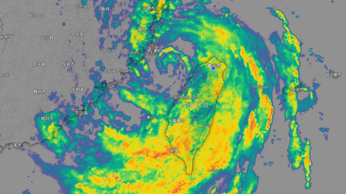 颱風螺旋雨帶和台灣地形鎖住的結構，往往會造成長時間的致災性降雨。（圖／windy)