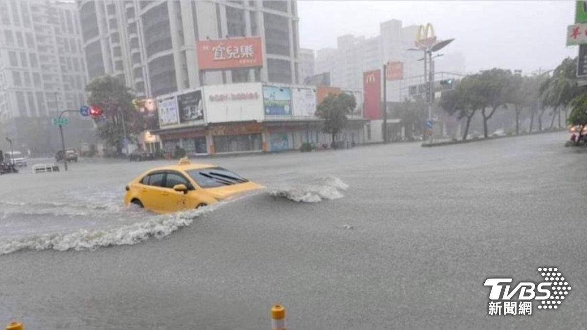 凱米颱風在中南部降下超大豪雨，造成淹水災情慘重。（圖／TVBS）