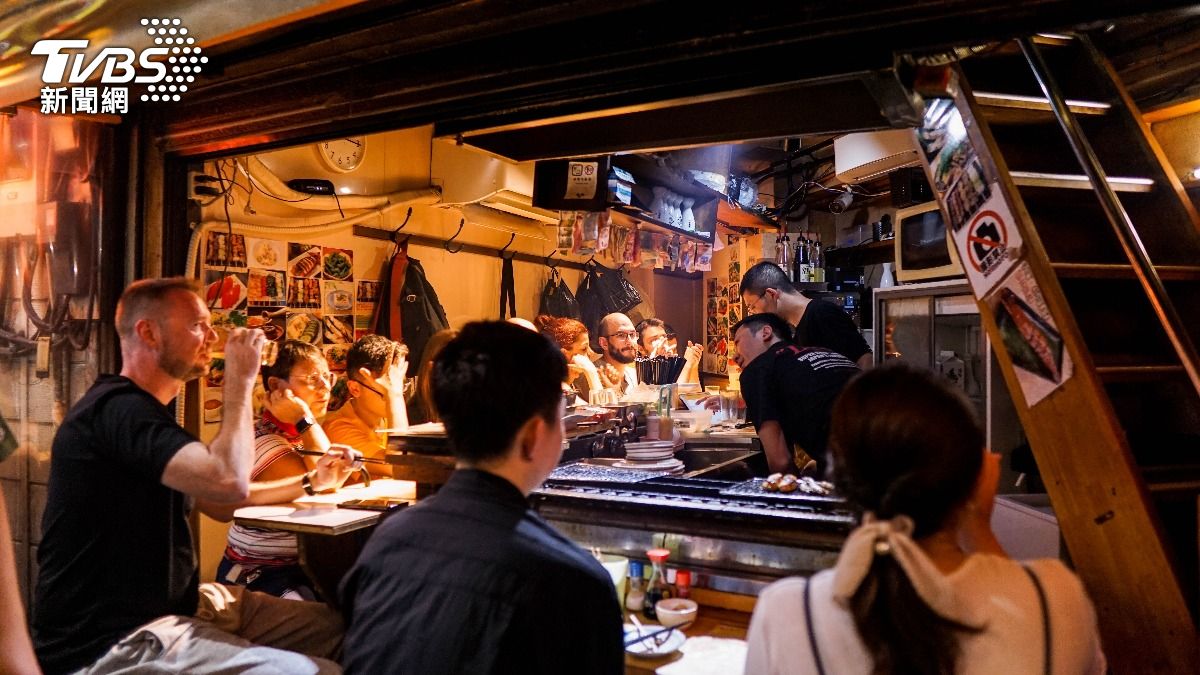 有日本餐廳老闆收費時只給本地人折扣。（示意圖／shutterstock 達志影像）