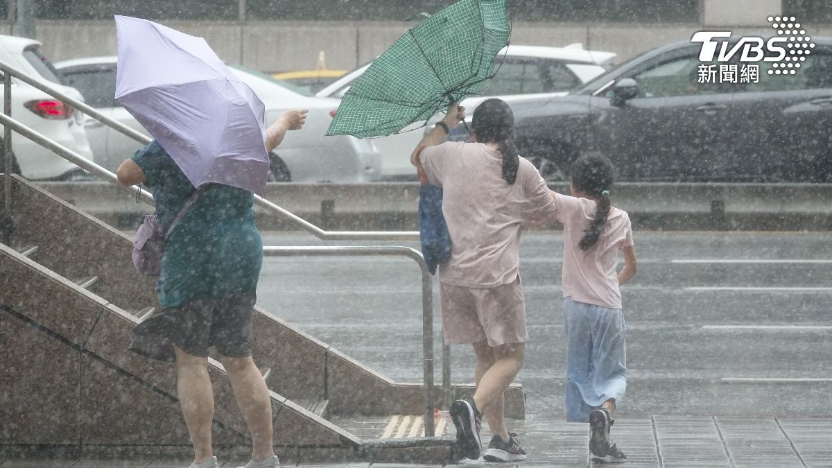 颱風離開，仍要留意至災暴雨。（圖／張哲鳴攝）