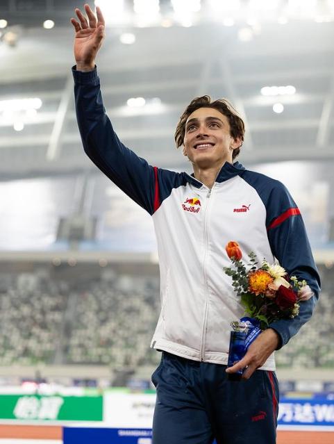 24歲的Armand Duplantis有「撐竿跳天才」之稱，外表酷似「甜茶」。（圖／翻攝自IG @Mondo_duplantis）