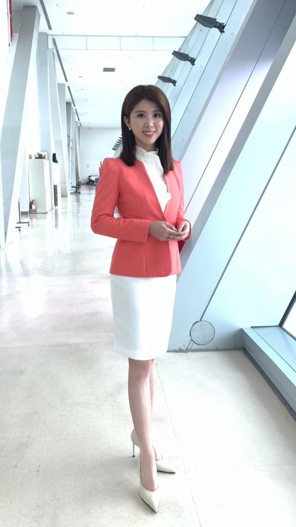 鄭筑勻一雙圓眼與美腿十分吸睛。（圖／民視提供）