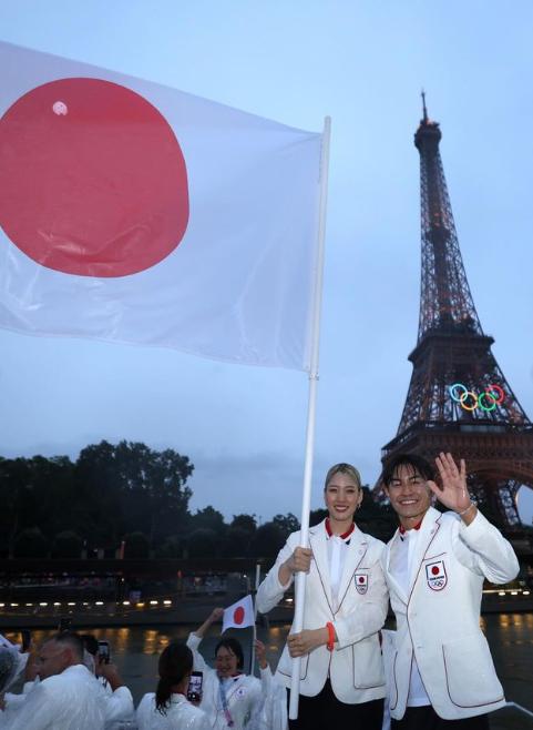 半井重幸在IG開心寫下：「開幕式！很榮幸在開幕式擔任日本旗手。」（圖／翻攝自IG半井重幸）
