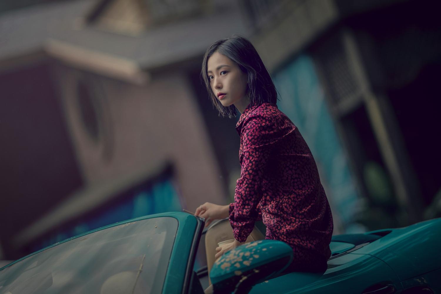 高旻示扮演的神祕客人柳誠娥有許多驚人舉動。（圖／Netflix提供）