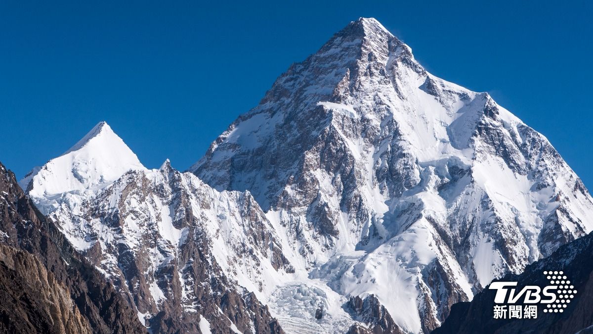 日本兩名知名職業登山家於昨（27）日，在喬戈里峰約7000公尺高度持續往上攀登時，不慎踩滑墜落山下。(圖／達志影像Shutterstock)