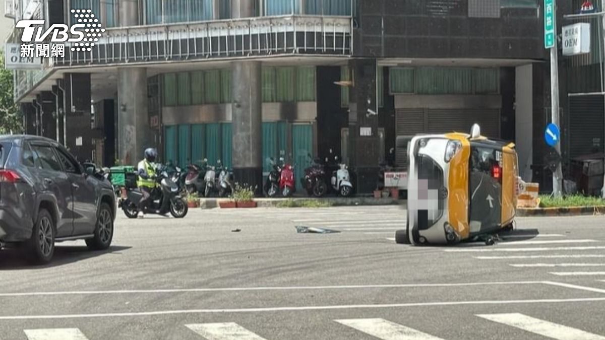 台中市西區今（28）日發生一起嚴重車禍。（圖／林冠丞攝）