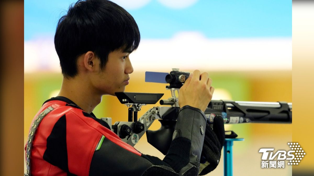 儘管下半場盛李豪狀態有所波動,印度選手將差距一度縮小到0.1環,但他頂住壓力拿下比賽,最終以252.2環打破了奧運紀錄,再為中國隊射落一枚金牌。(圖/達志影像美聯社)