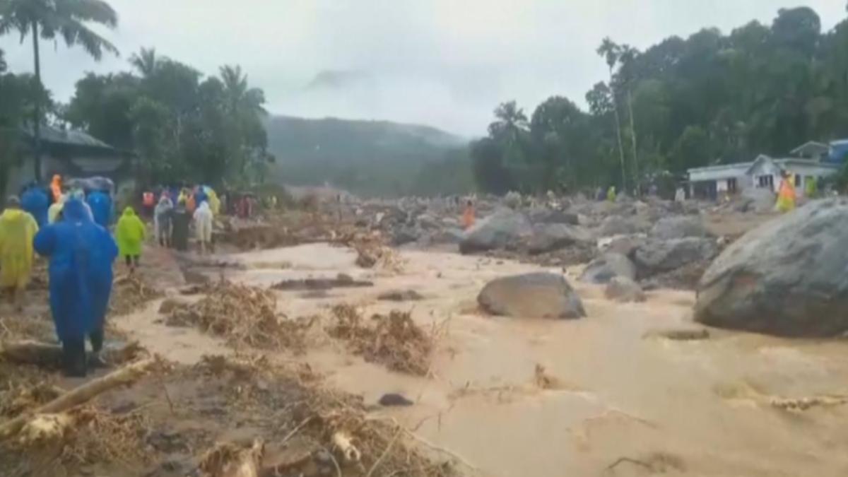 印度山區爆大規模土石流，造成超過50人死亡。（圖／翻攝自tvn24）