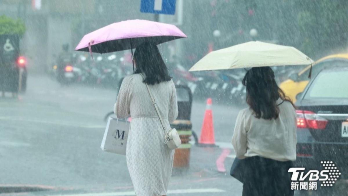 大雨特報。（圖／黃城碩攝）