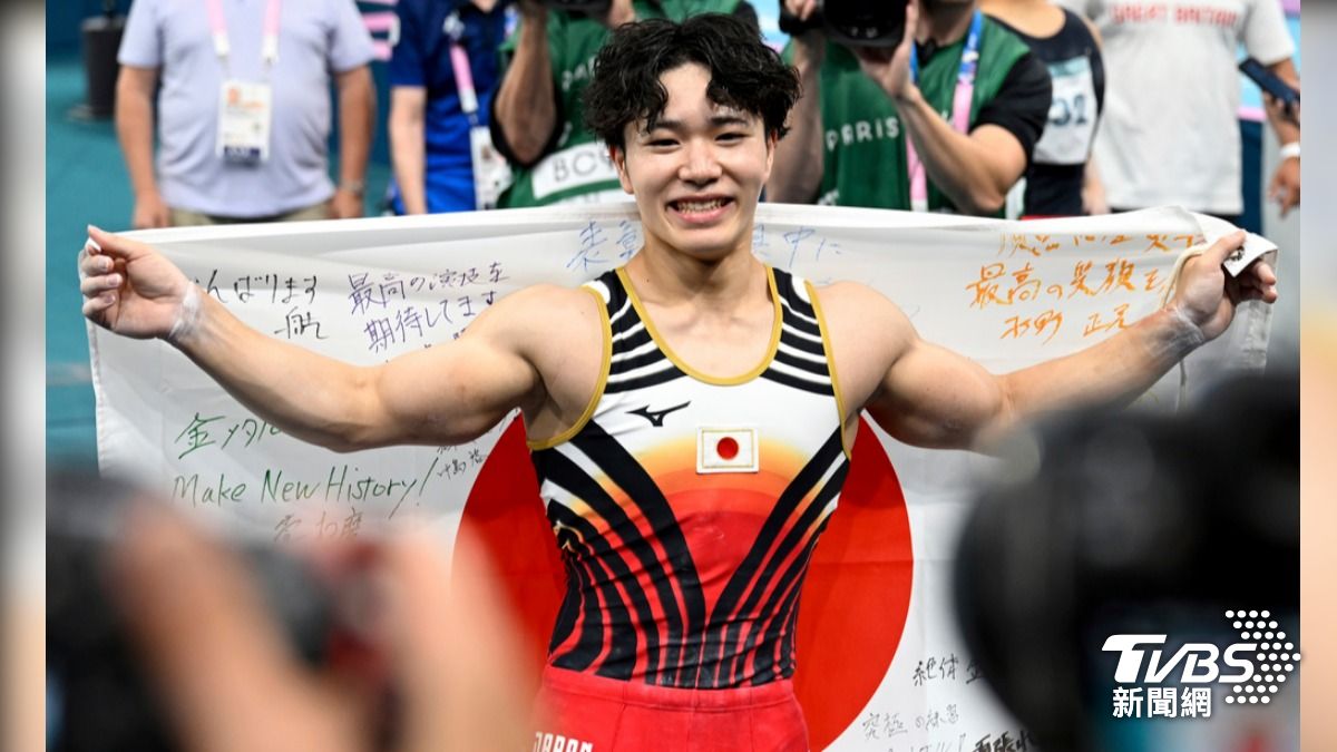 日本體操選手岡慎之助以靈活、優美的表演姿態聞名，此次首度參加奧運比賽便豪取金牌。(圖／達志影像美聯社)