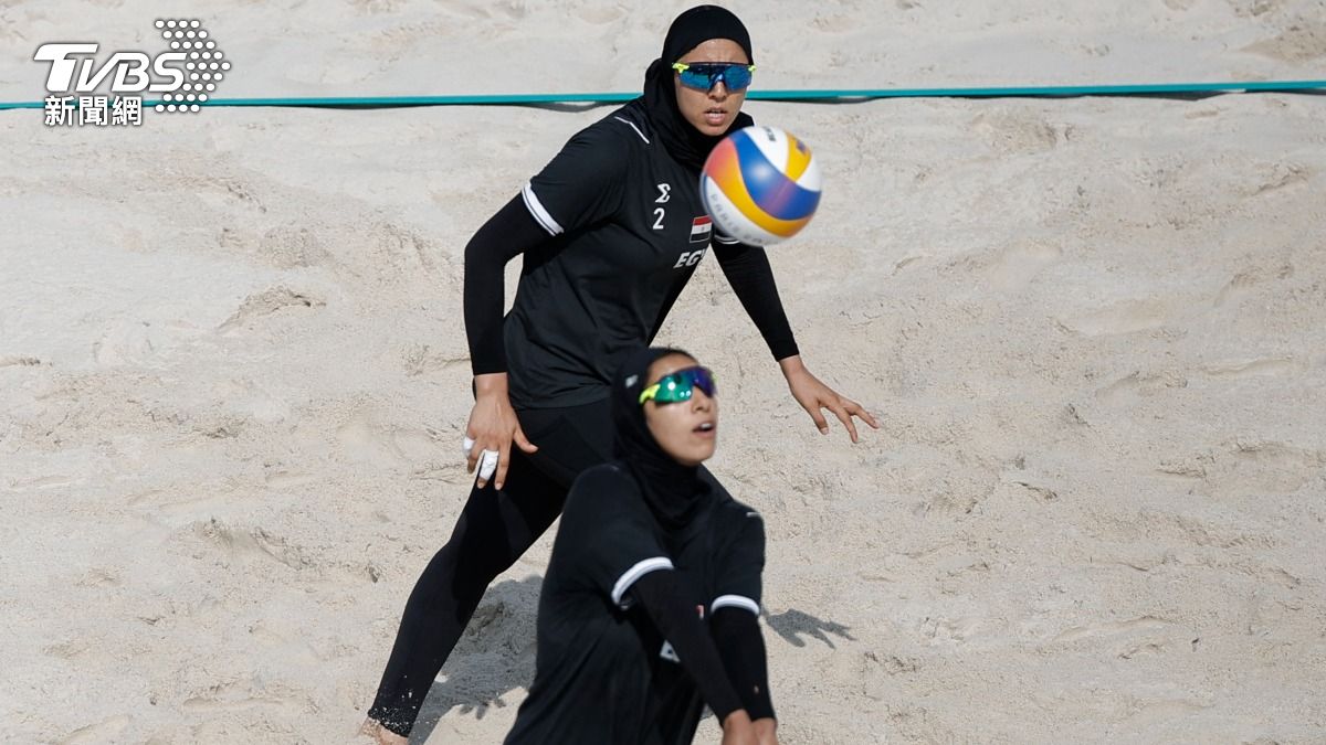 埃及沙灘排球隊則包全身超對比。（圖／達志影像路透社）