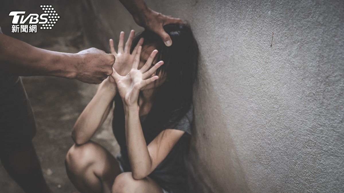 中國大陸10歲女童遭幼稚園園長丈夫性侵。（示意圖／Shutterstock達志影像）