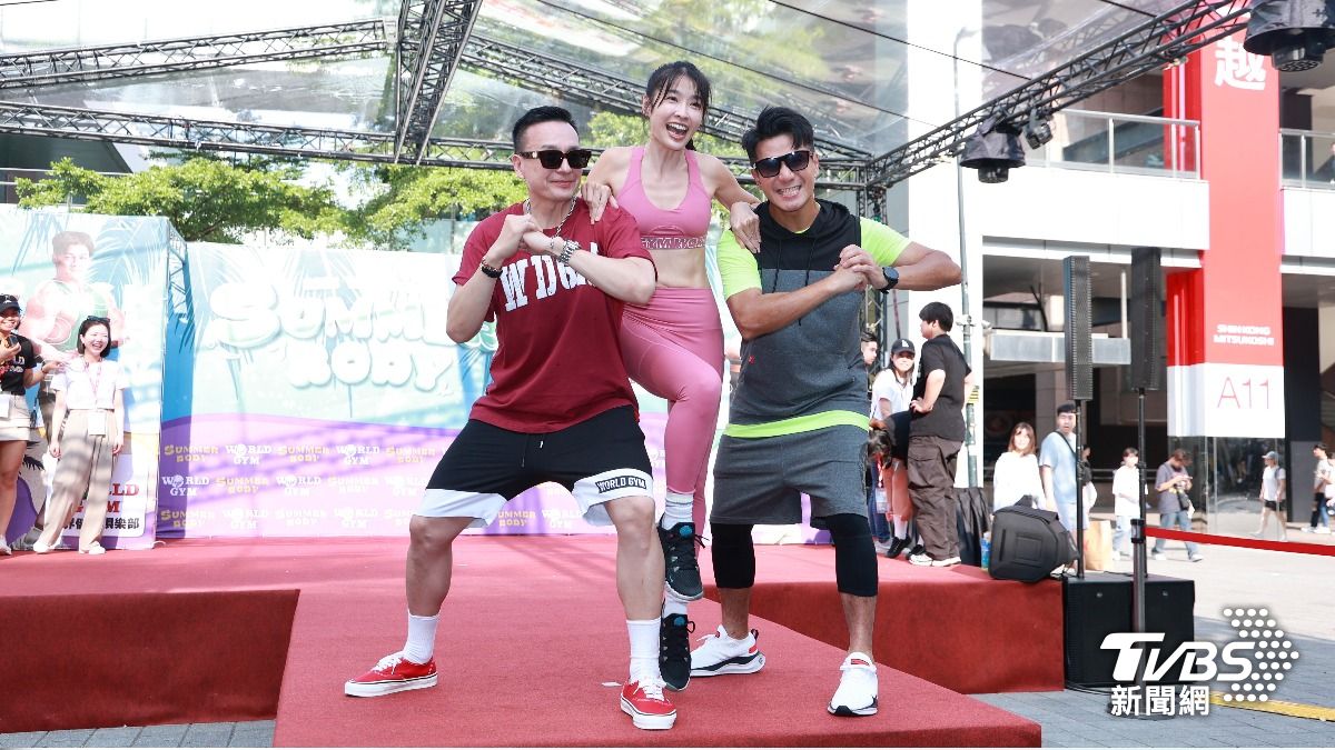 小鐘（左）、郭彥均（右）、小嫻。（圖／黃城碩攝）