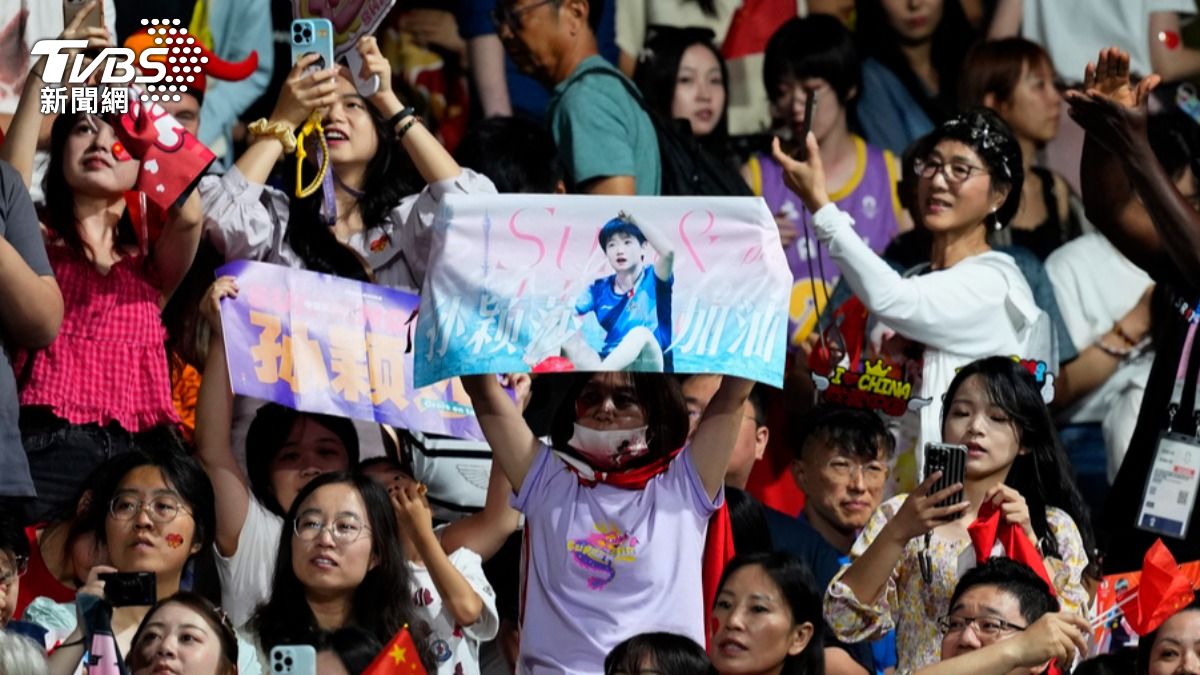 粉絲高舉孫穎莎的應援手幅。（圖／達志影像美聯社）