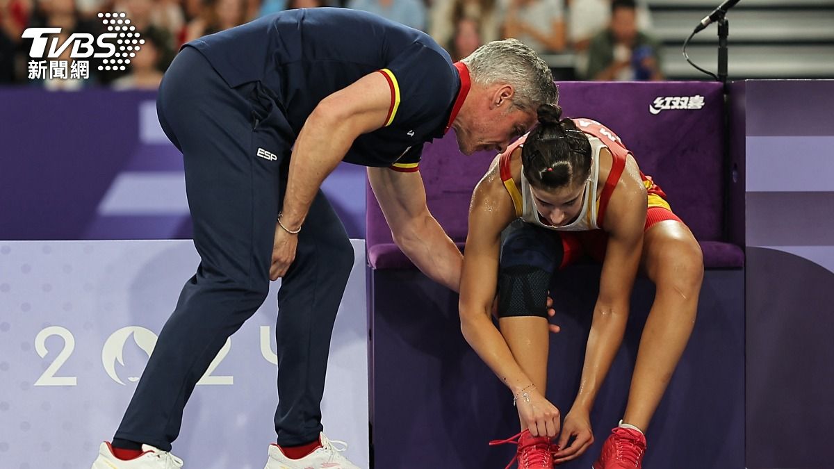 馬琳雖一度戴上護膝應戰，但仍舊敵不過傷病的痛楚。（圖／達志影像路透社）