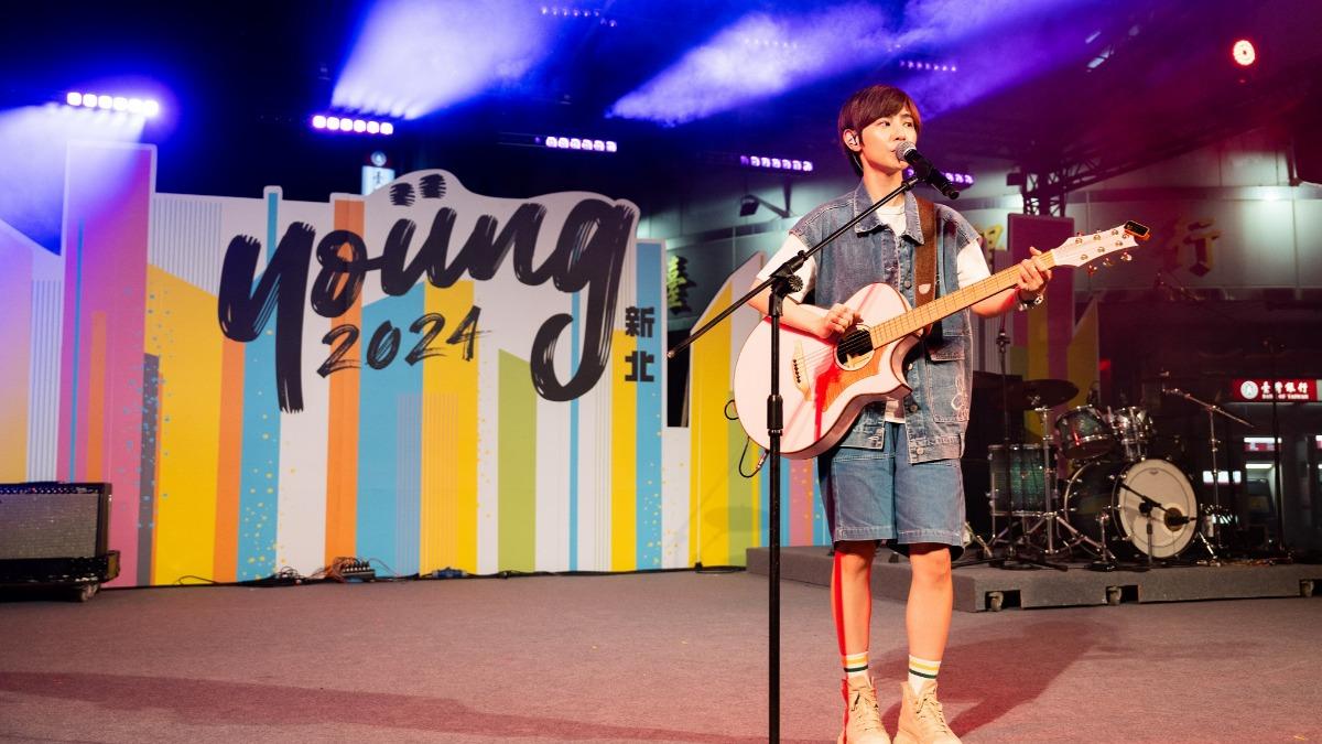 小賴魏嘉瑩化身最溫柔導師與學生打成一片重拾高中生活回憶。（圖／必應創造提供）