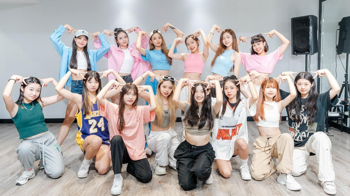 babyMINT與樹人家商流行舞蹈社演出她們的破億點擊歌曲〈Hellokittybalahcurrihellokitty美味しい〉。（圖／必應創造提供）