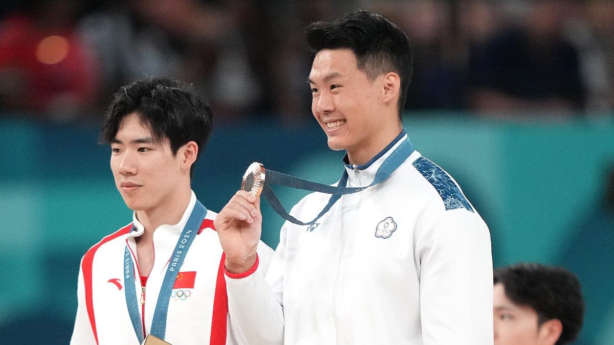 張博恆(左)一直找唐嘉鴻聊天掀起熱議。(圖/中華奧會提供)