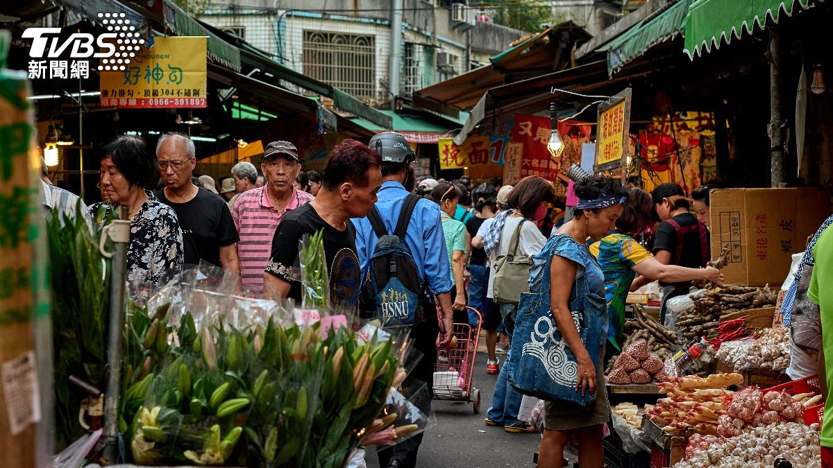 凱米颱風襲台推升蔬果價格，導致7月CPI高達2.52%，通膨壓力恐延至8月。（示意圖／shutterstock達志影像）