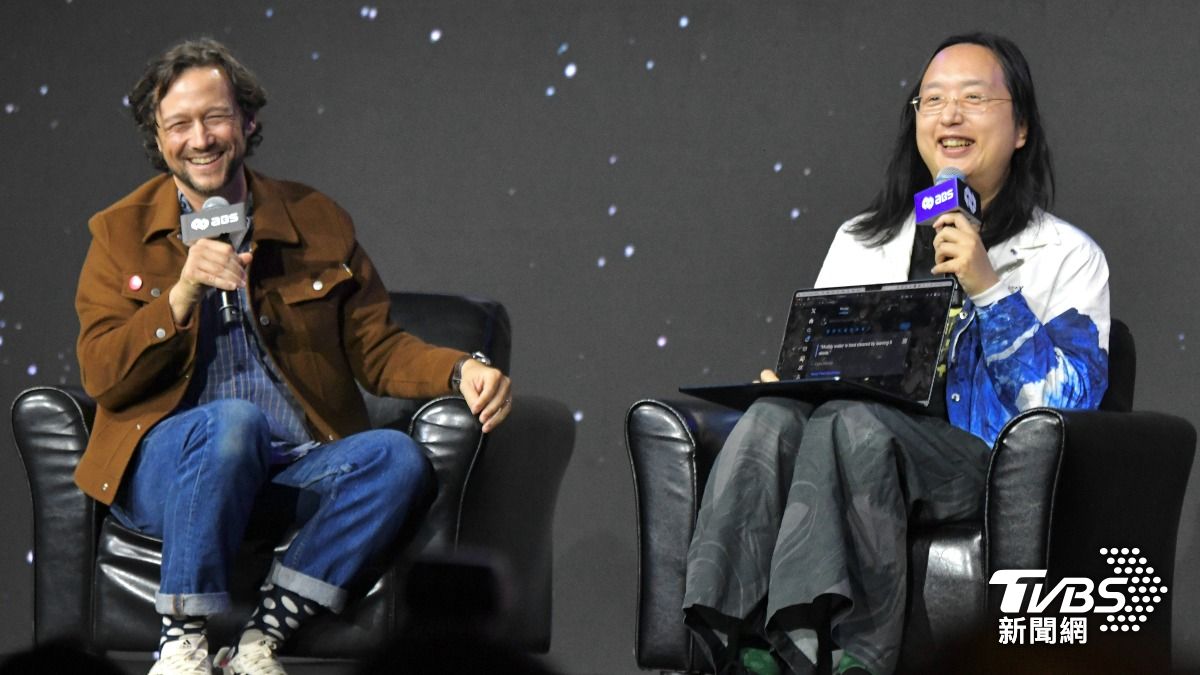 喬瑟夫高登李維與唐鳳等人談民主和數位發展。（圖／胡瑞麒攝）