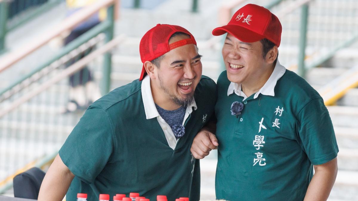 卜學亮（右）、瑪斯卡《我的明星村長》結緣。（圖／好看娛樂提供）