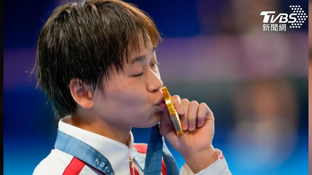 中國17歲跳水選手全紅嬋在巴黎奧運女子10公尺跳台項目衛冕金牌。（圖／達志影像美聯社）