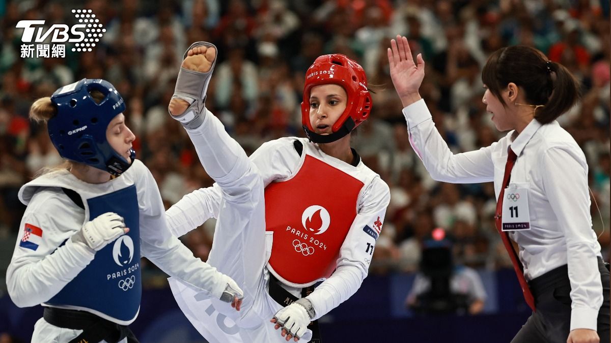 巫雨庭（圖右）負責克羅埃西亞選手史托維奇（圖左）對上突尼西亞選手達里（圖中）的比賽。（圖／達志影像路透社）