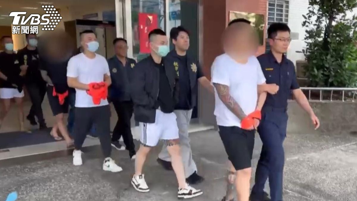 涉案嫌犯等14人遭警方移送,其中詹姓主嫌等8人遭收押。(圖/TVBS)