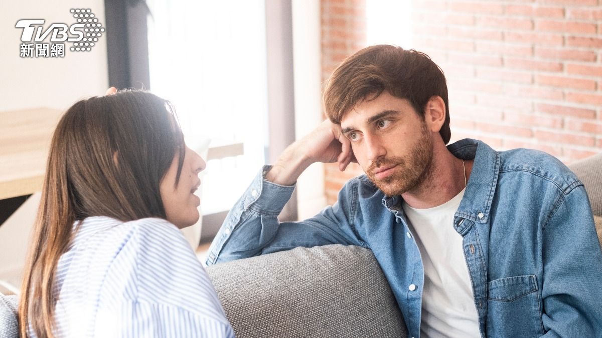 一名女網友表示自己最近被一位男生形容為「順眼」的女生。（示意圖／shutterstock達志影像）