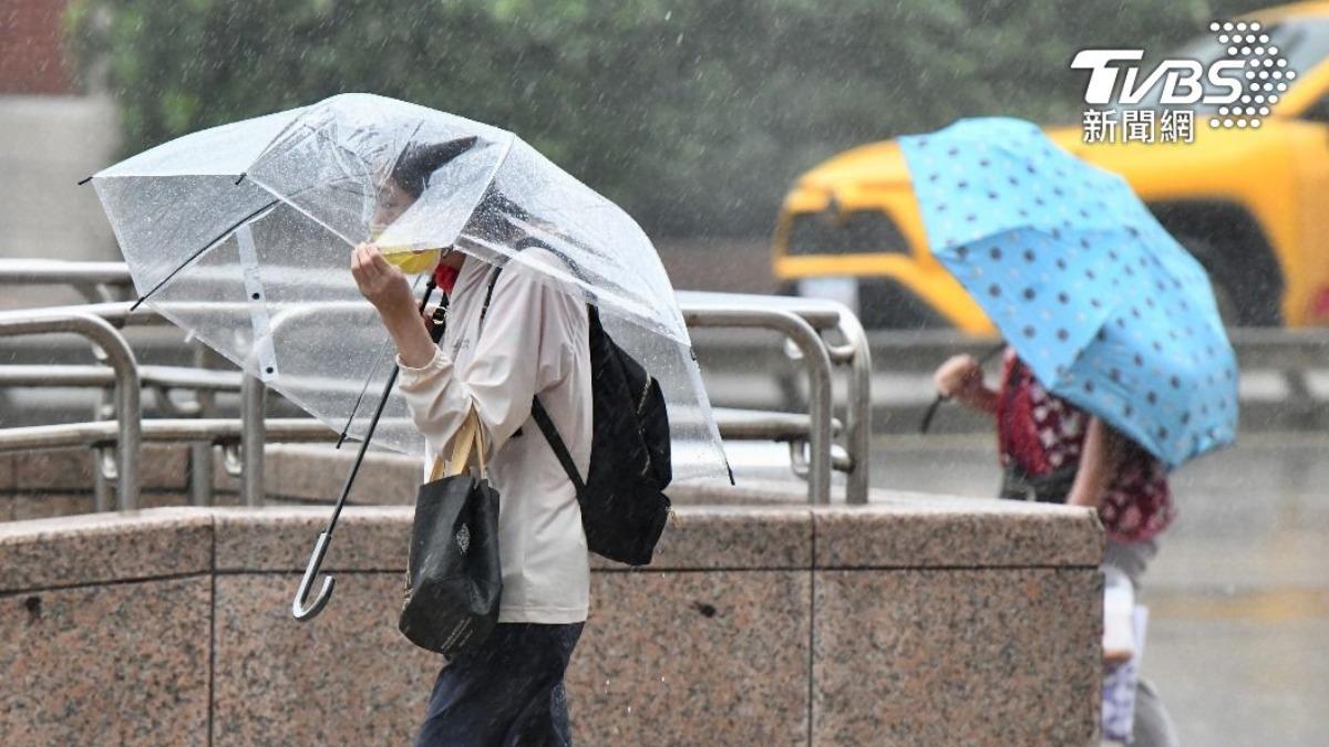 午後熱對流發展旺盛，下午易有短暫雷陣雨。（圖／胡瑞麒攝）