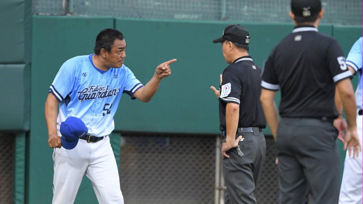 陳金鋒本季第3次遭驅逐出場。圖為8月比賽時遭驅趕。（圖／翻攝自富邦悍將臉書）