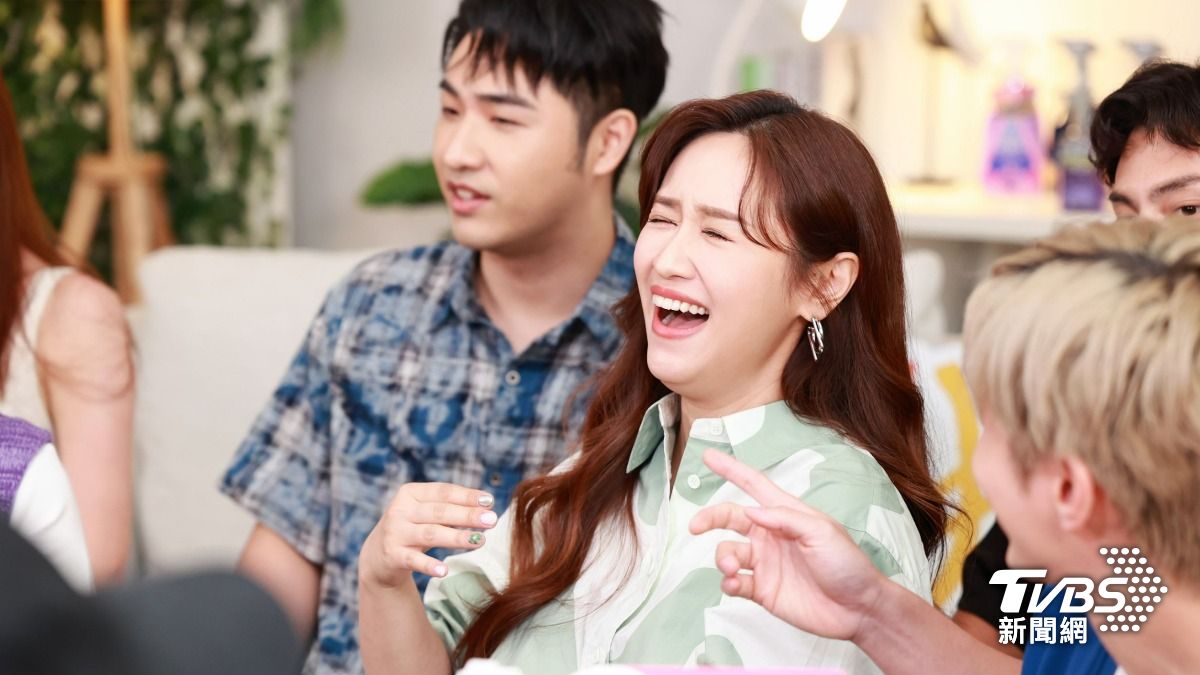 吳姍儒看到各務孝太脫衣服笑翻。(圖/趙世平攝)