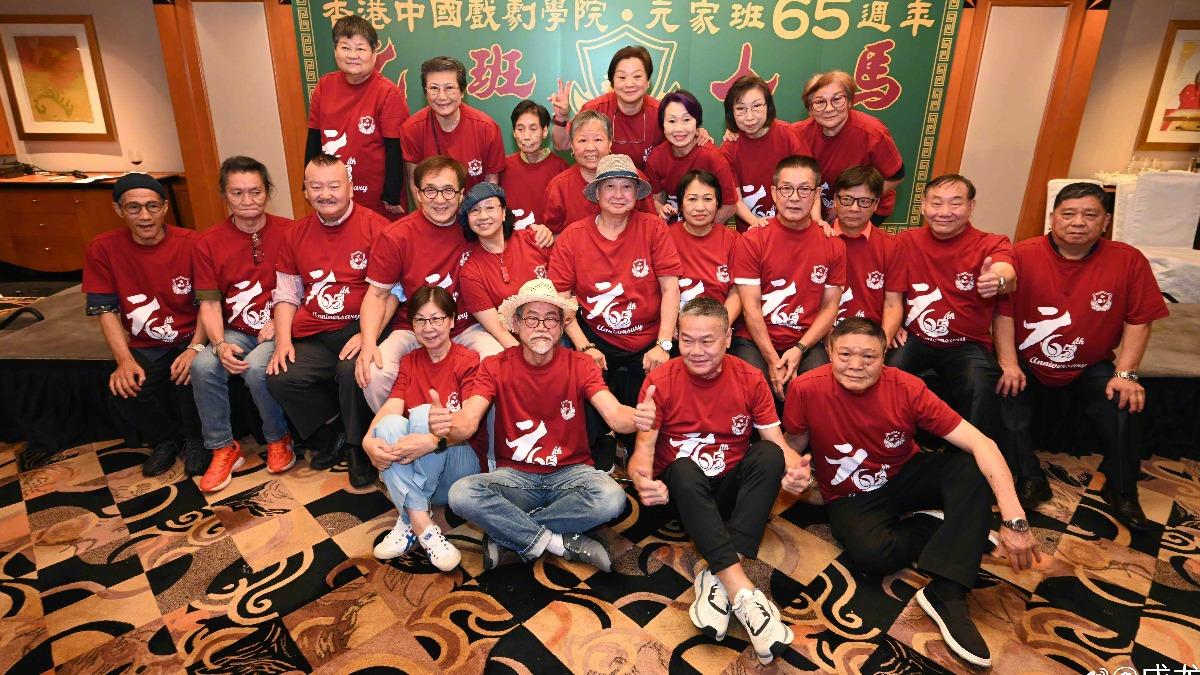 成龍發出聚會照。（圖／翻攝自微博）