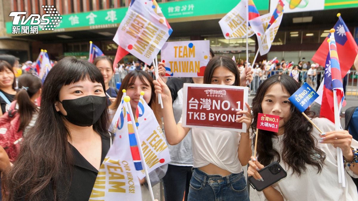 遊行吸引大批民眾前來支持。(圖/胡瑞麒攝)