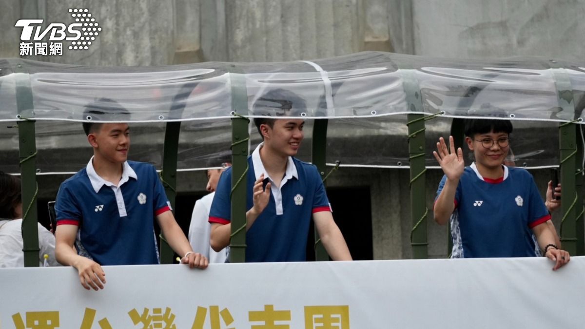 桌球好手高承睿(左)、林昀儒(中)、鄭怡靜(右)。(圖/區國強攝)