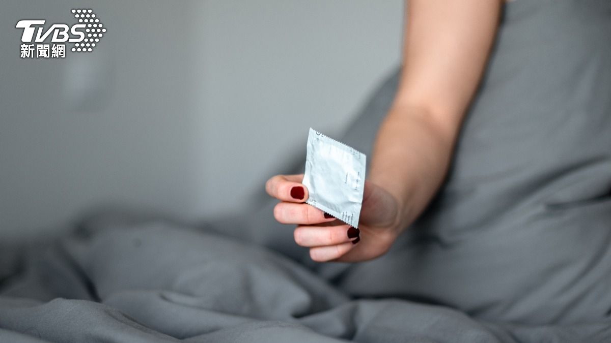 中國大陸一名女子不願守活寡，提出要和婆婆「共侍公公」。（示意圖／Shutterstock達志影像）