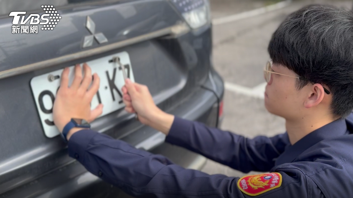 警方針對懸掛假車牌車輛加強查緝。（圖／TVBS）