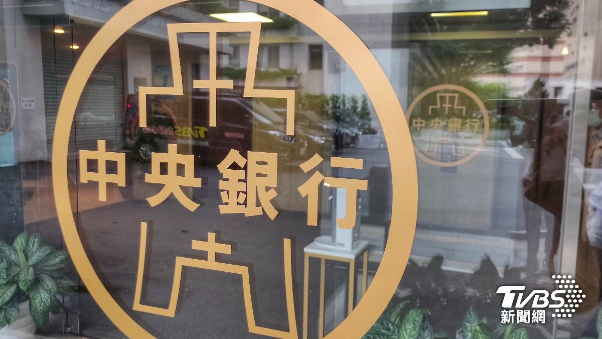 為防房市過熱，央行要求國內銀行提出貸款改善方案，避免信用資源過度流向不動產貸款。（圖／TVBS）