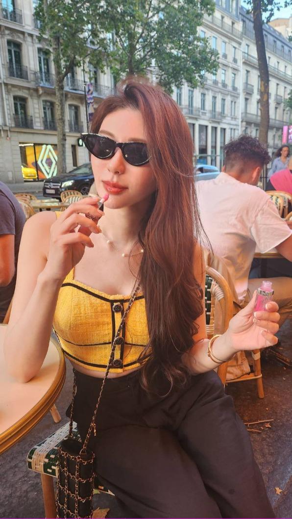 王瀅開始當網紅、拍短影音聊婚姻。(圖/鏡藝宏海提供)