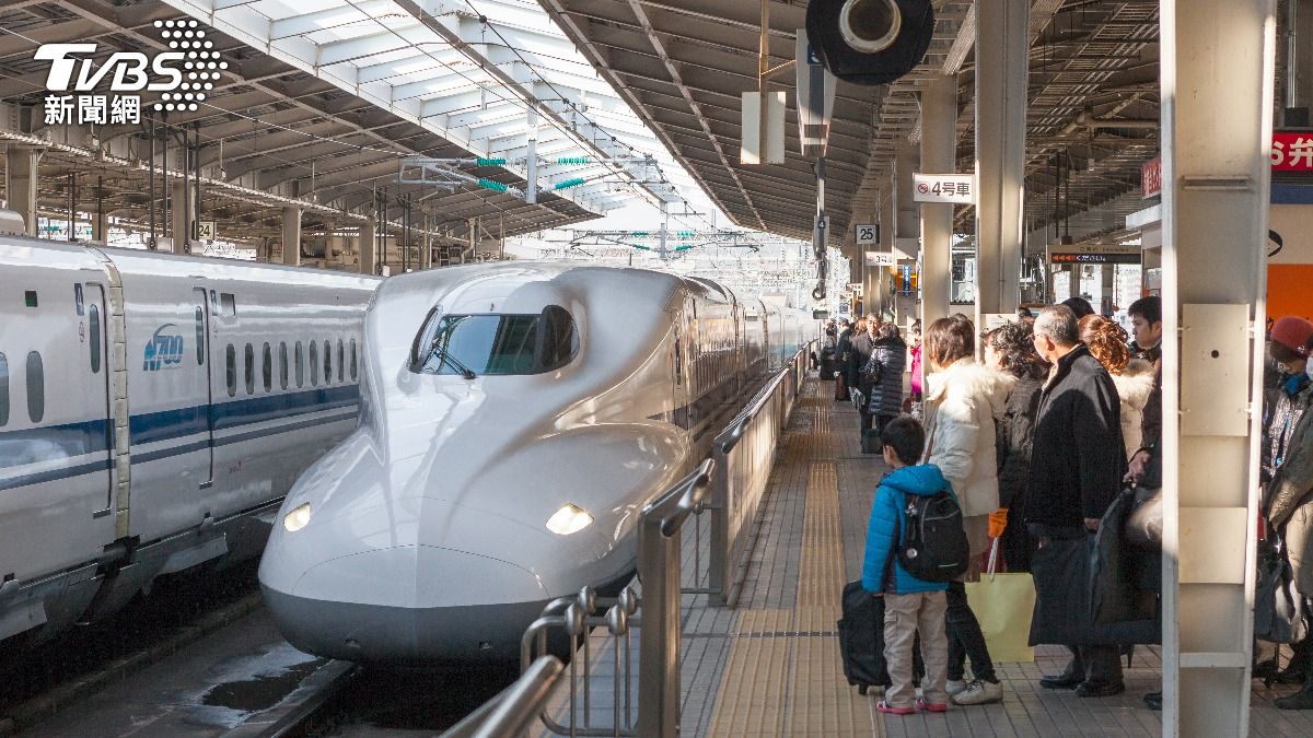 JR Central, West to suspend trains as Typhoon Shanshan nears (Shutterstock) Japan suspends some JR trains as Typhoon Shanshan nears