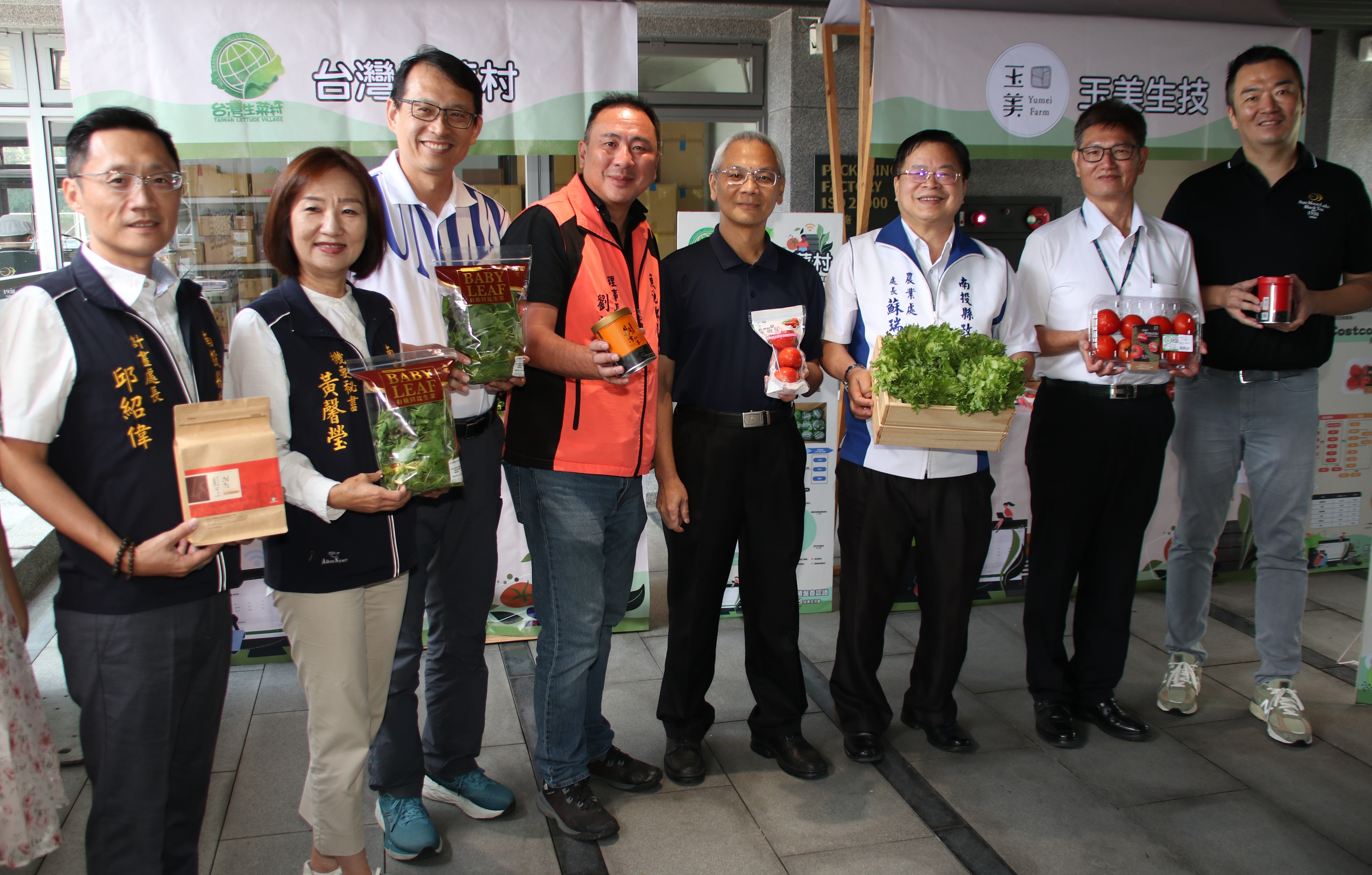 ，魚池鄉農會日月潭紅茶台茶18號、玉美生技牛番茄、台灣生菜村結球萵苣加入碳足跡盤查，踏出減碳第一步，以利農產銷售。（圖／中央社）