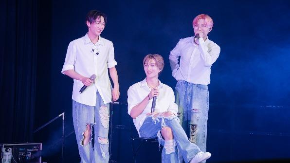 DKB成員YUKU（左）、E-CHAN（中）及HEECHAN（右）。（圖／Fu Entertainment、Brave Entertainment提供）