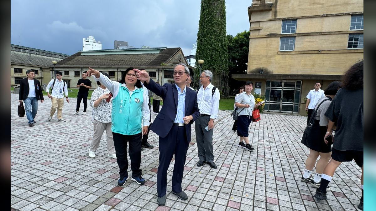 Culture minister tours Chiayi creative park (Courtesy of Wang Mei-hui’s Facebook) Culture minister tours Chiayi creative park