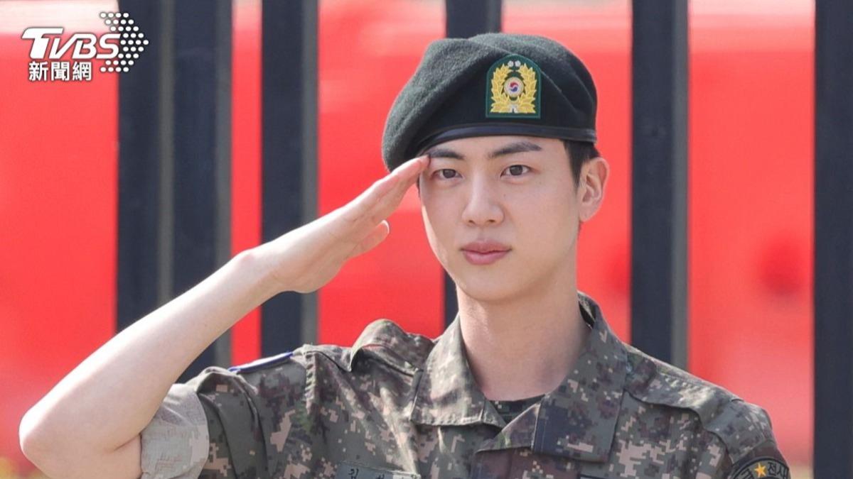 完成服役退伍的防彈少年團成員JIN。（圖／達志影像美聯社）