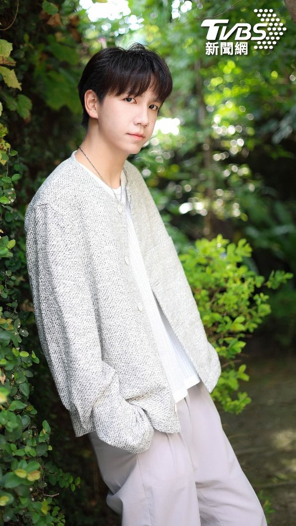 仕偉坦言C.T.O出道時雖然曝光滿滿，但起初幾乎沒收入。（圖／張哲鳴攝、場地提供：ACME）