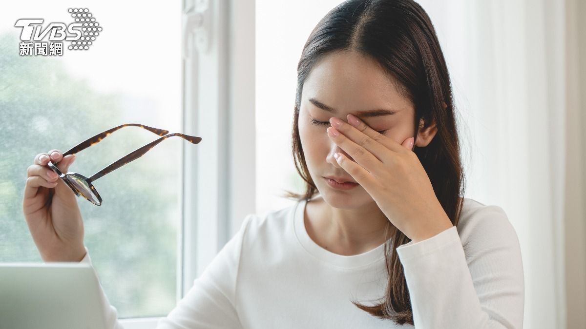 眼睛若出現異常症狀最好盡速就醫，千萬不要拖延。（示意圖／shutterstock達志影像）